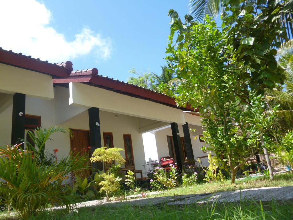 Dewi Garden Guesthouse Kuta  Exteriör bild