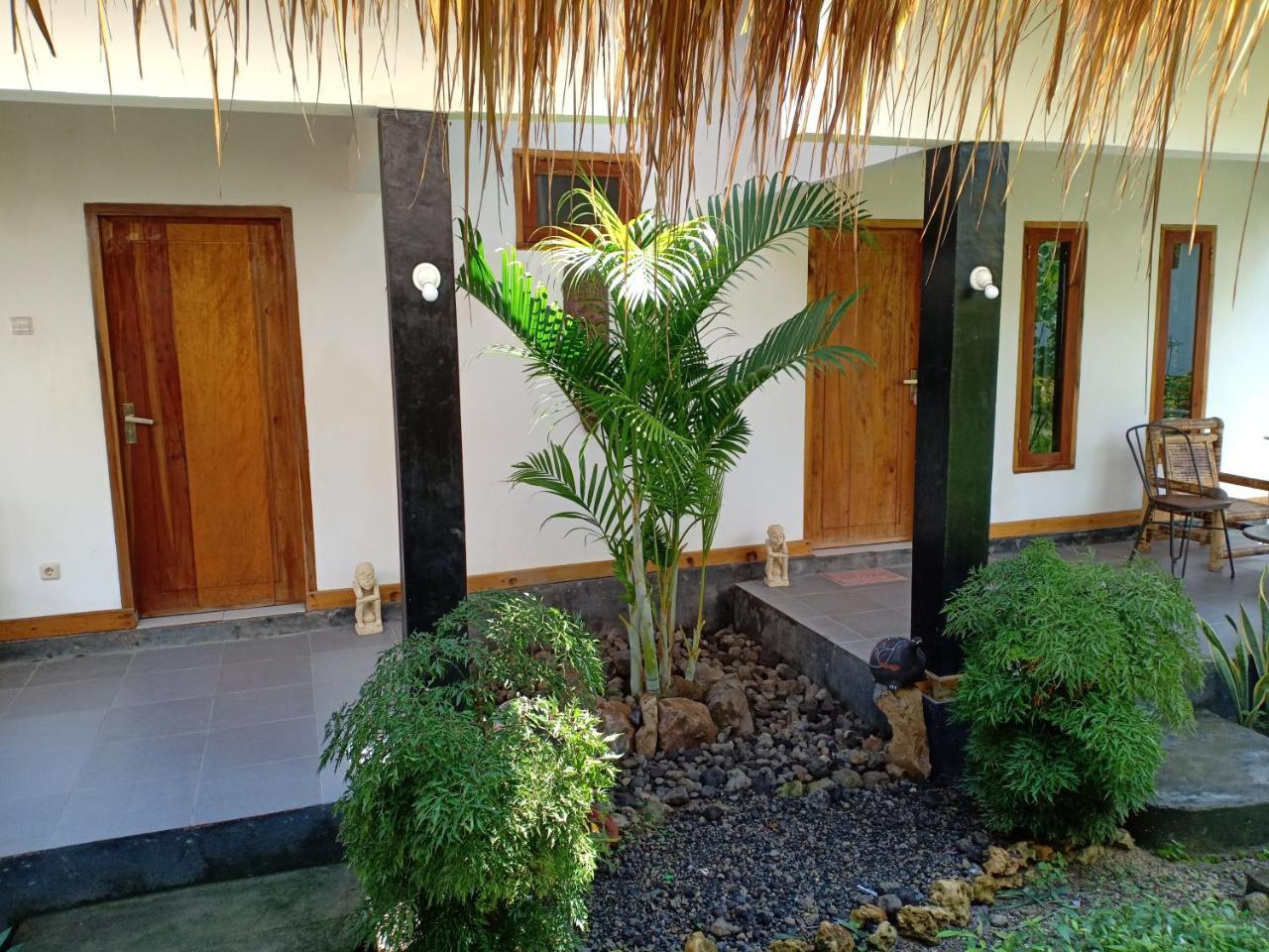 Dewi Garden Guesthouse Kuta  Exteriör bild