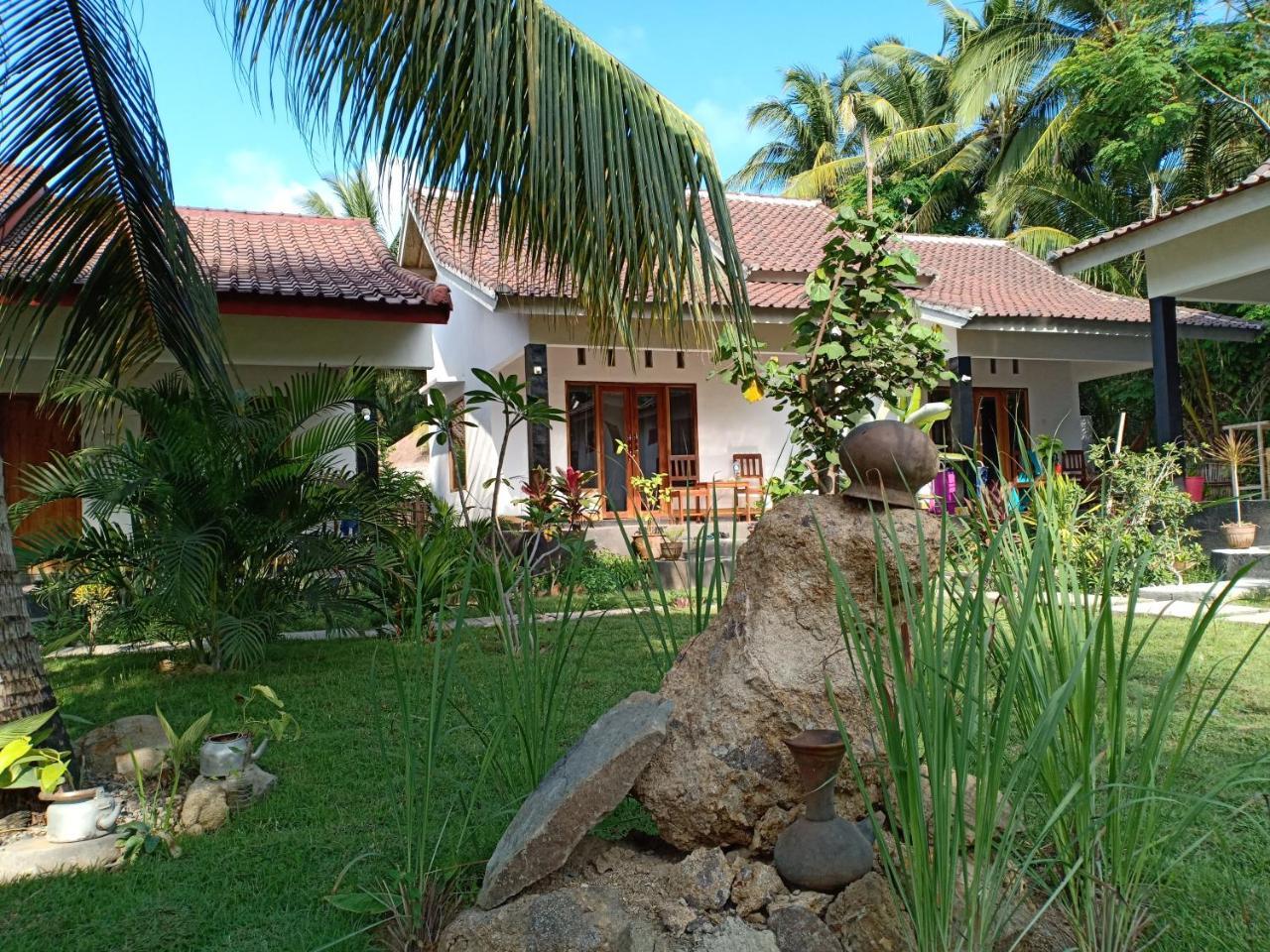 Dewi Garden Guesthouse Kuta  Exteriör bild